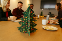 Świąteczna Choinka Filcowa na Stół 25 cm – Dekoracja Świąteczna z Filcu 4 mm z Trwałym Nadrukiem, Stabilna Ozdoba, Na Biurko, Do Sklepu - 10