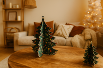 Świąteczna Choinka Filcowa na Stół 25 cm – Dekoracja Świąteczna z Filcu 4 mm z Trwałym Nadrukiem, Stabilna Ozdoba, Na Biurko, Do Sklepu - 12